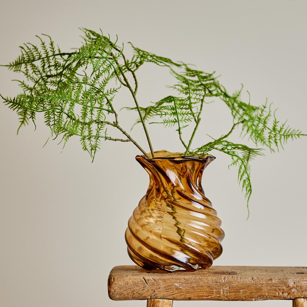 Bloomingville Rylo Vase braun D16,5 cm aus Glas – moderne Dekovase für Wohnzimmer & Tischdeko