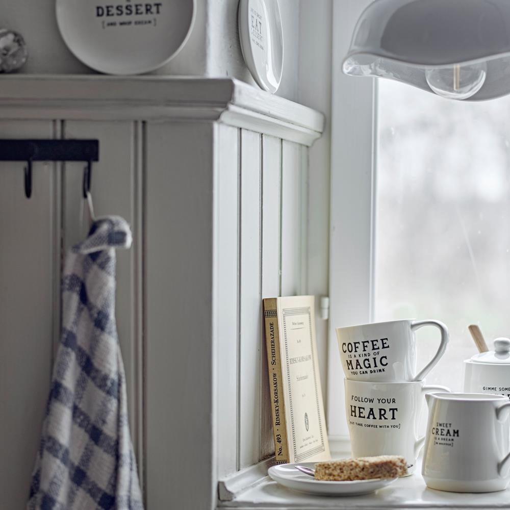 Bloomingville Wendy Tasse weiß 330 ml aus Steingut – Kaffeetasse mit Henkel für Küche & Tischdeko