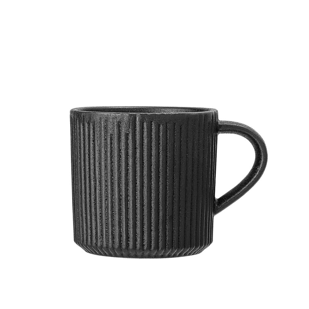 Bloomingville Neri Tasse Schwarz – Steingut, 350 ml, skandinavisches Design mit Rillenstruktur