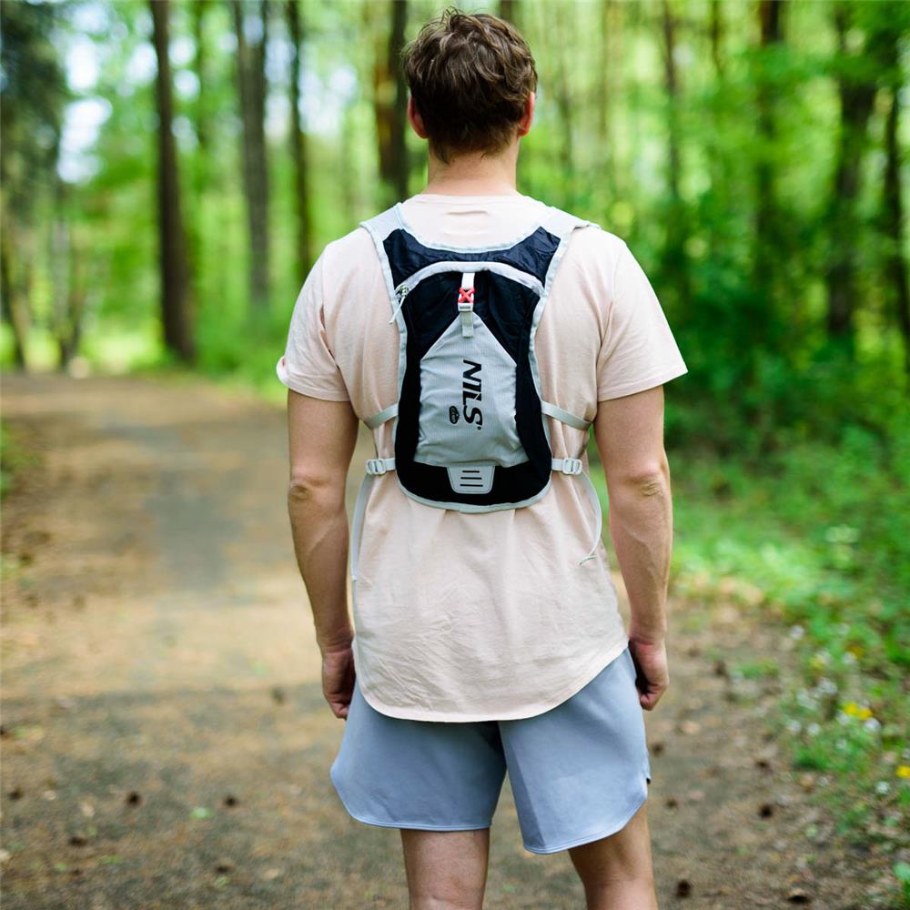 NILS CAMP Laufrucksack Tripper 10L Schwarz - Outdoor Rucksack Joggen Wandern Fahrrad