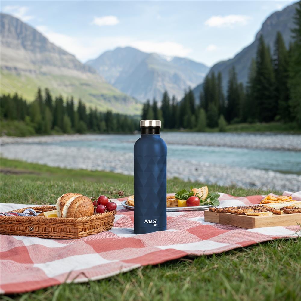NILS CAMP Trinkflasche 750 ml Edelstahl blau isoliert für Outdoor Reisen Sport