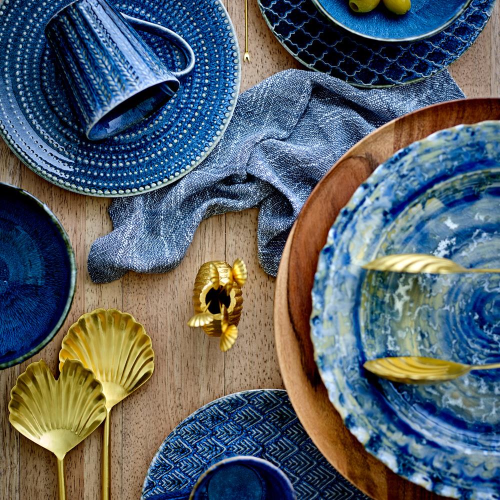 Bloomingville Rowan Servierplatte blau D27 cm aus Steingut – dekorative Platte für Küche & Tischdeko