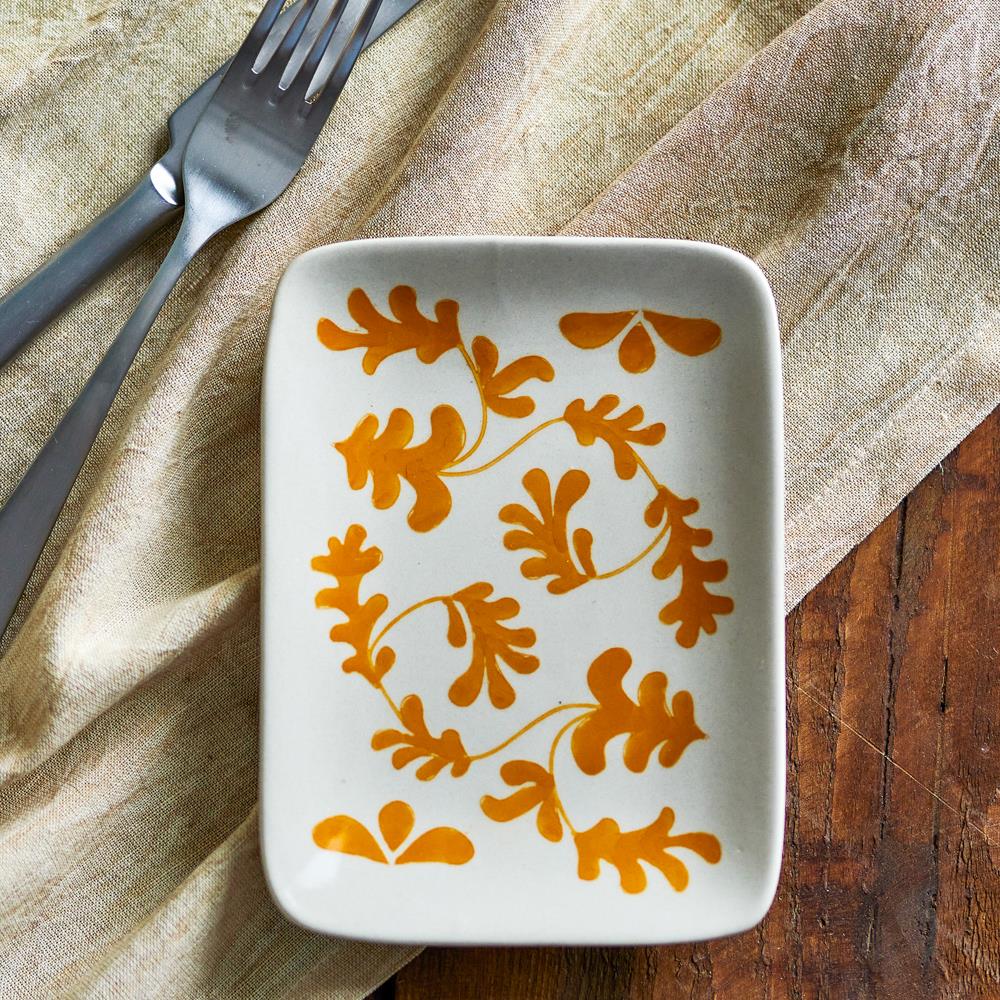Bloomingville Fauni Teller orange - Steingut Teller mit Blattmotiv handbemalt für Tisch & Küche
