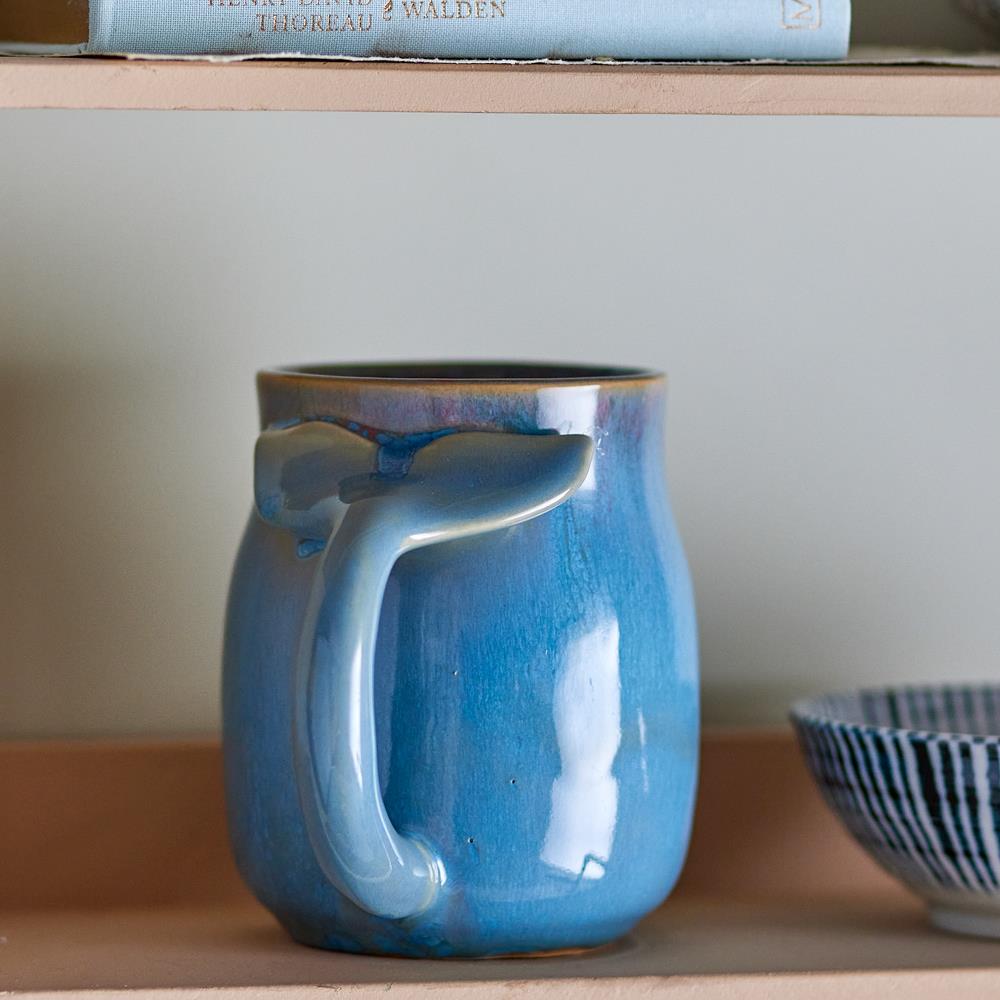 Bloomingville Rinat Tasse blau 550 ml aus Steingut – große Kaffeetasse mit Henkel für Küche
