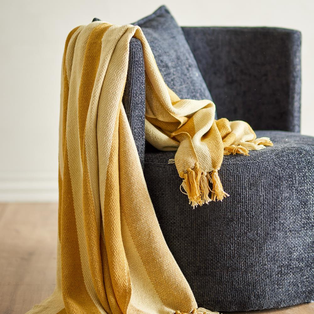 Bloomingville Frello Decke gelb - Plaid mit Streifen aus recycelter Baumwolle für Sofa