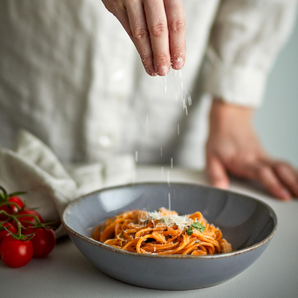 Bloomingville Sandrine Tiefer Teller aus Steingut in Grau 900 ml – Schale für Pasta & Suppen