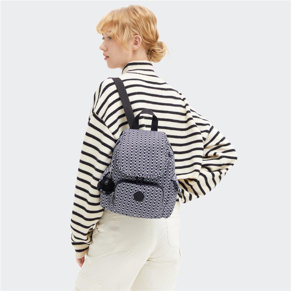 Kipling CITY PACK MINI, Extra kleiner Rucksack, Signature Print (schwarz), 9L, Kompakt & Stylisch