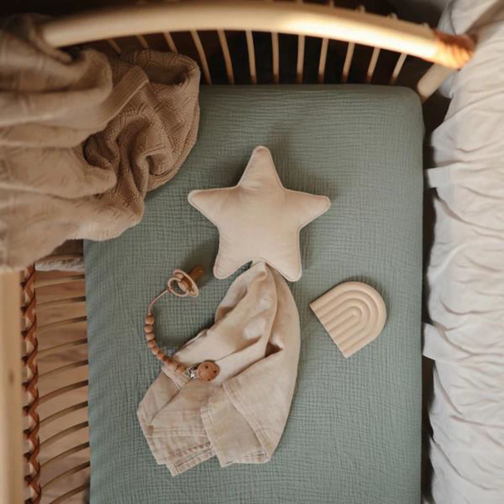 Mushie Extra weiches Musselin-Kinderbettlaken, Roman Green, 132x71cm Spannbettlaken
