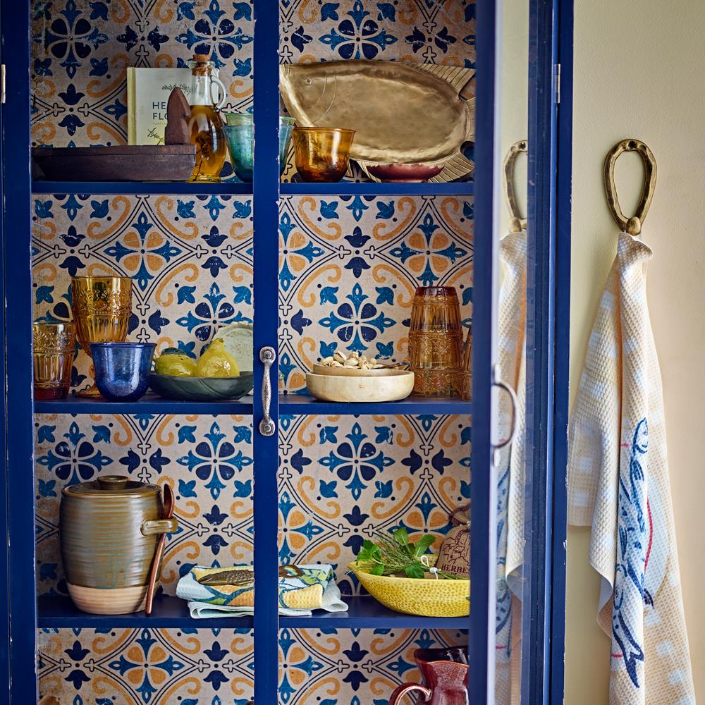 Bloomingville Hazem Kabinett blau aus Tannenholz – mediterraner Wandschrank für Wohnzimmer & Küche