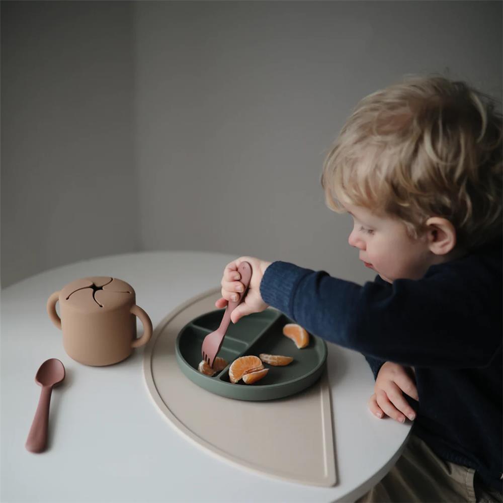 Mushie Silikon-Kinderteller, Dried Thyme, Geteilter Teller mit Rutschfestem Saugnapf