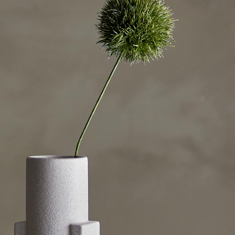 Bloomingville Salome Vase weiß aus Steingut – grafische Vase für Wohnzimmer & Tischdeko