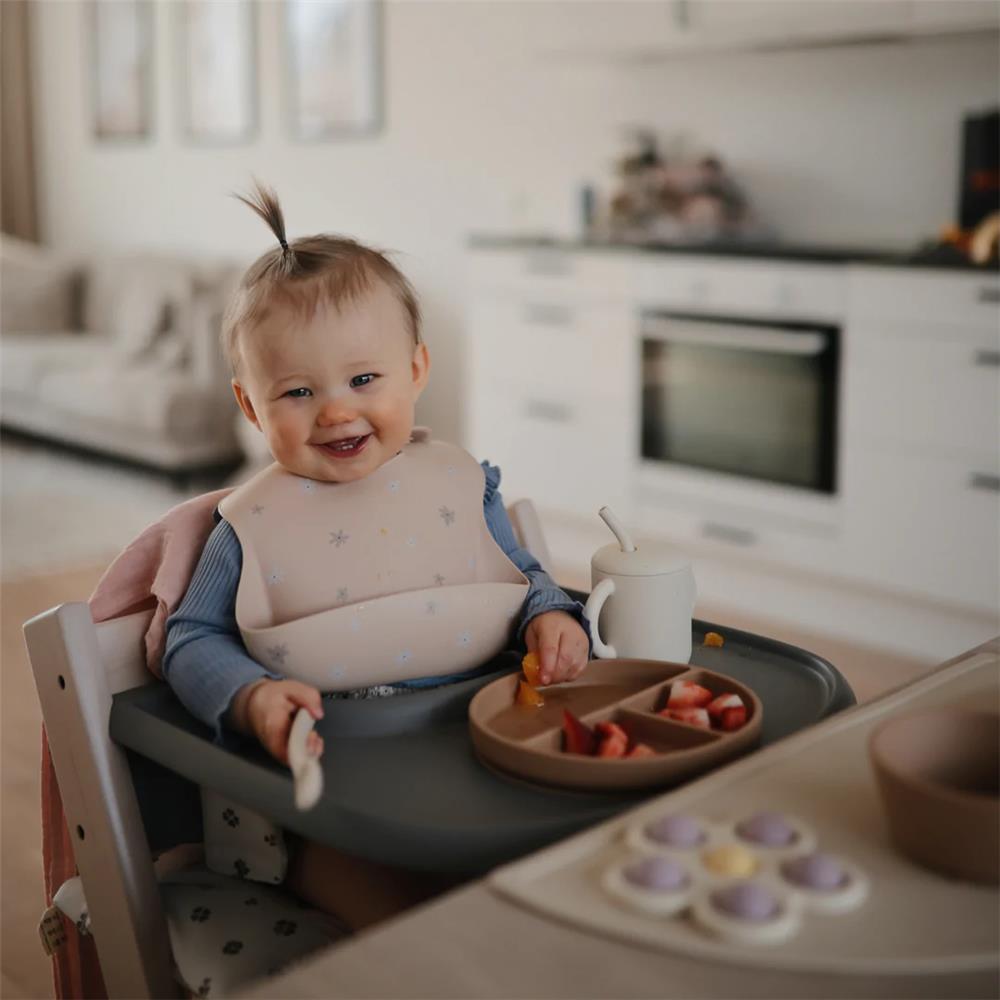 Mushie Silikon-Kinderteller, Natural, Geteilter Teller mit Rutschfestem Saugnapf