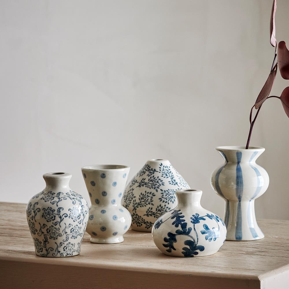 Bloomingville Quinto Vase 5er Set blau - Steingut Mini Vasen handbemalt für Tischdeko
