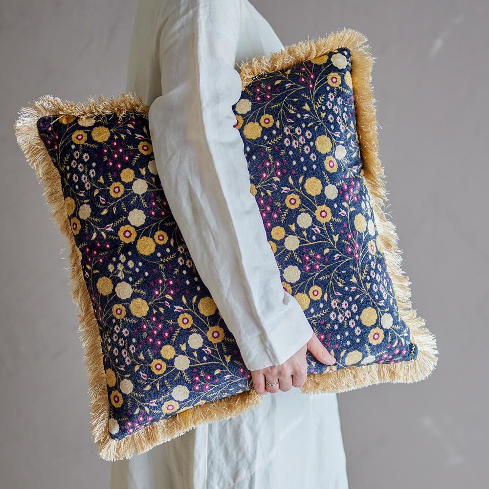 Bloomingville Eydis Kissen Blau – Dekokissen 45x45 cm aus Viskose & Baumwollvelours