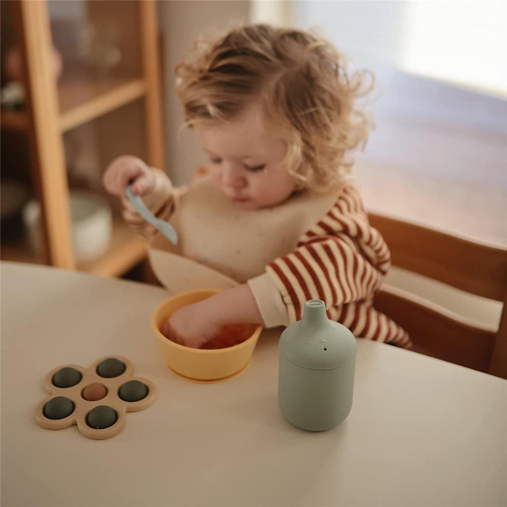 Mushie Silikon-Trinklernbecher, Powder Blue, BPA-frei