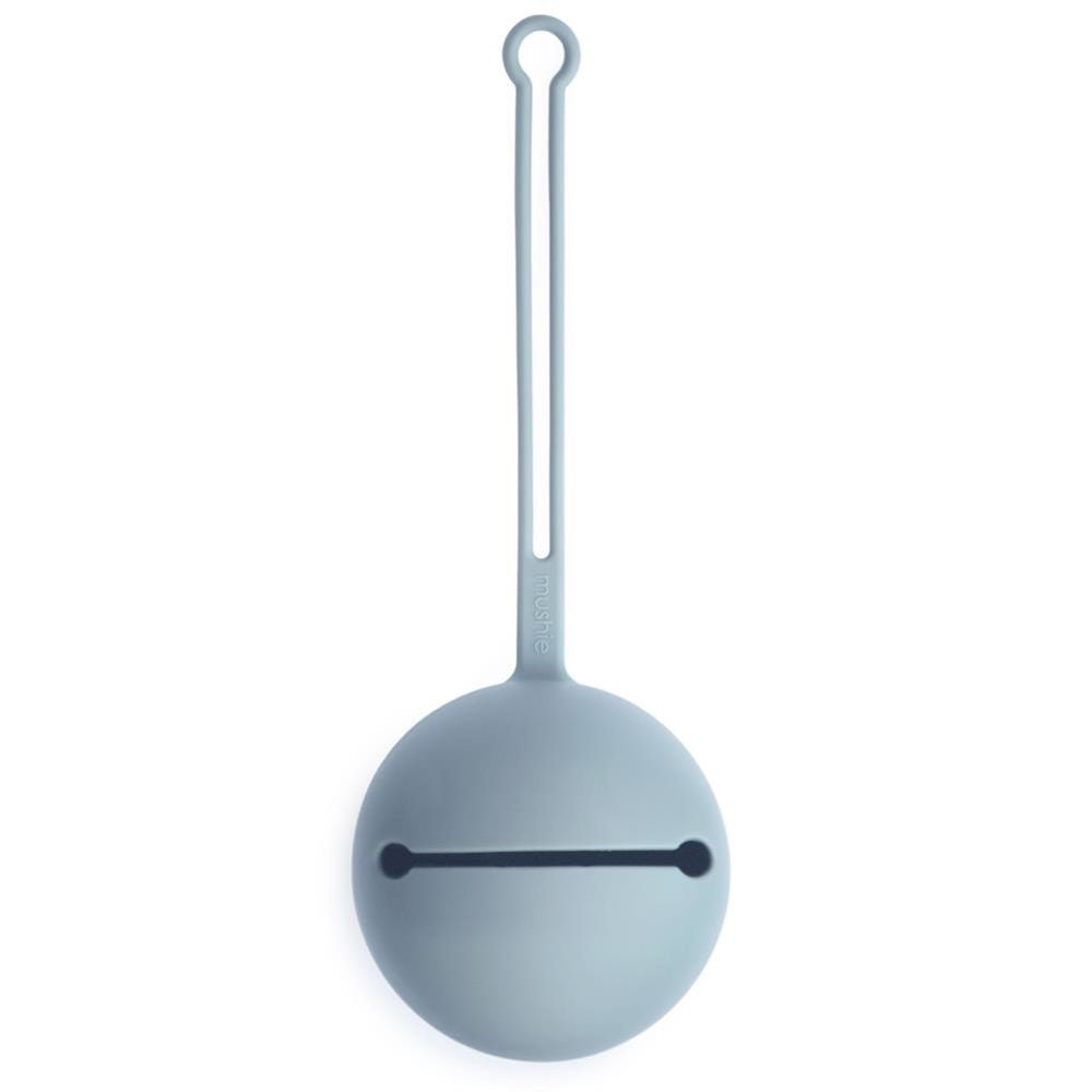 Mushie Schnulleretui, Powder Blue, Schnullerbox aus Silikon, BPA-frei