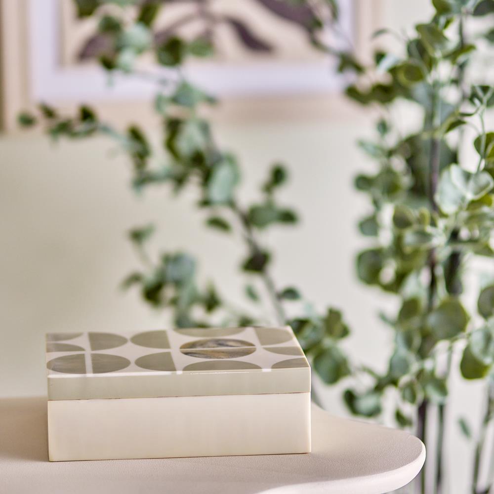 Bloomingville Kabela Box mit Deckel aus Harz in Grau – dekorative Aufbewahrungsbox fürs Wohnzimmer