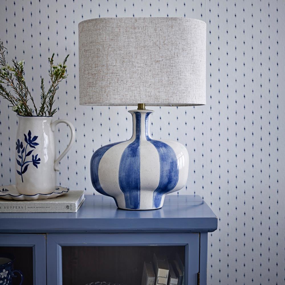 Bloomingville Alida Tischlampe bunt - Keramik Lampe mit Leinen Schirm für Wohnzimmer & Deko