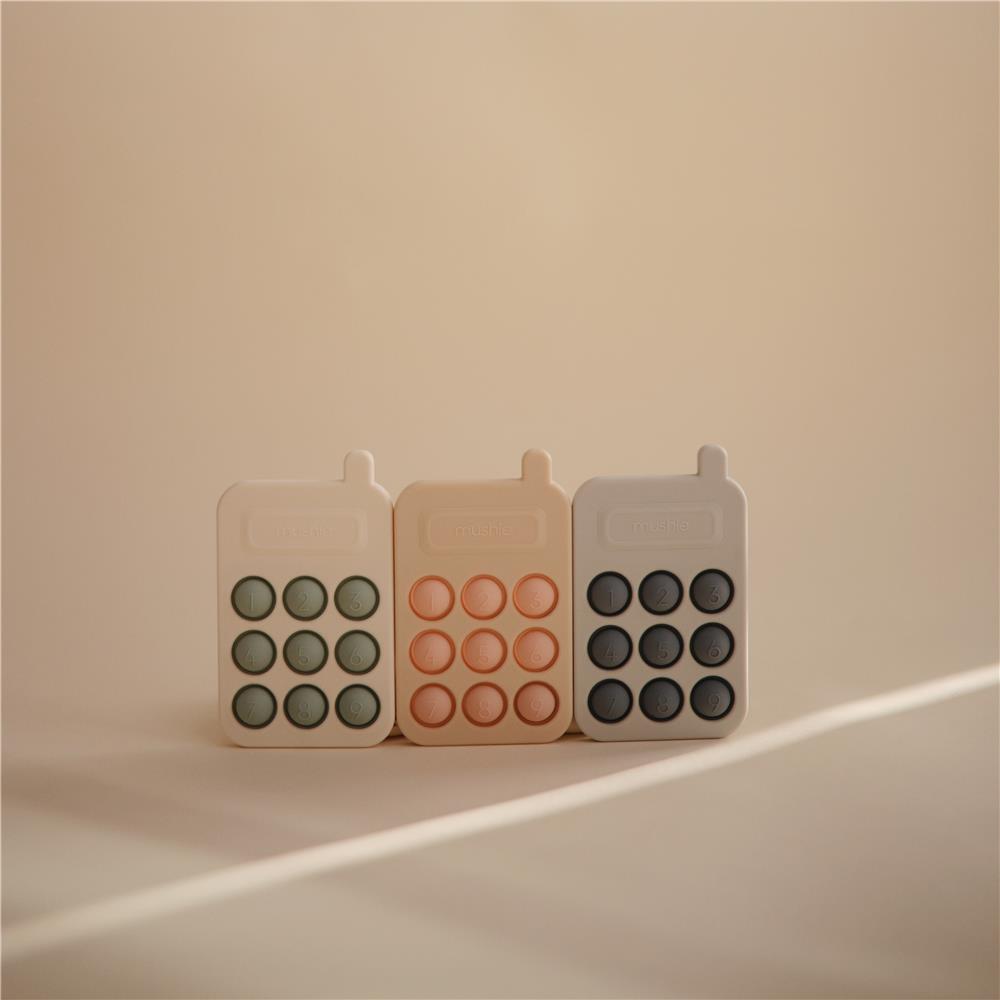 Mushie Sensorik-Spielzeug Telefon, Blush, aus Silikon, BPA-frei