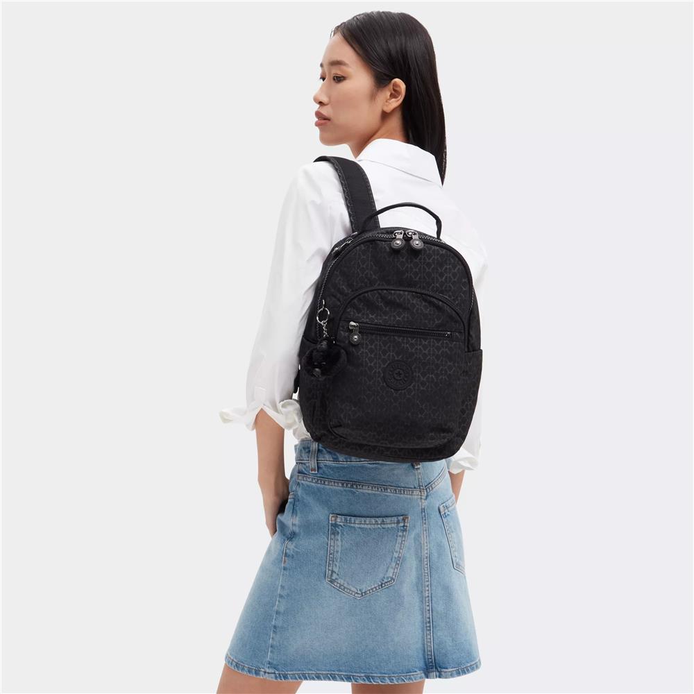 Kipling SEOUL S, kleiner Rucksack, Signature Emb (schwarz), Rucksack mit Tabletfach 11 Zoll