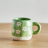 Bloomingville MINI Millie Tasse 110 ml grün - Steingut Tasse mit Blumenmotiv für Kinder & Küche