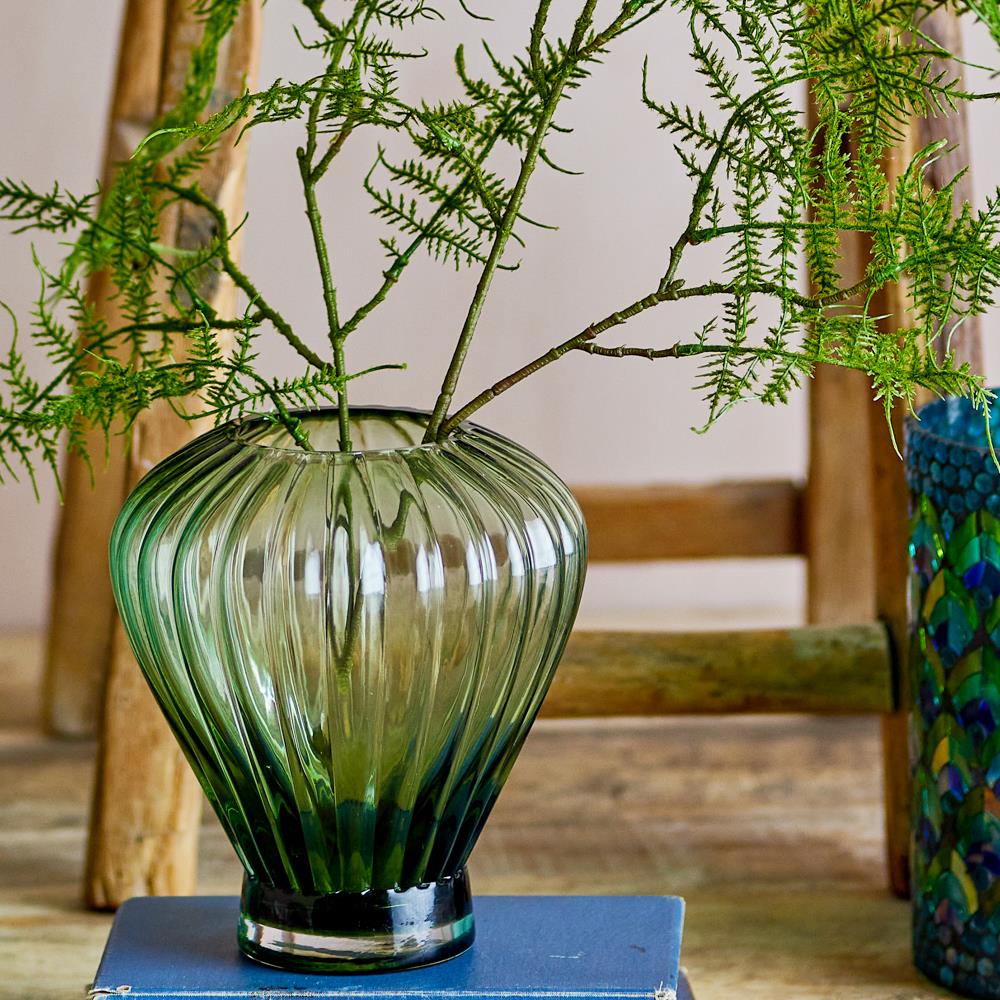 Bloomingville Reeve Vase grün D16,5 cm aus Glas – dekorative Glasvase für Wohnzimmer & Tischdeko
