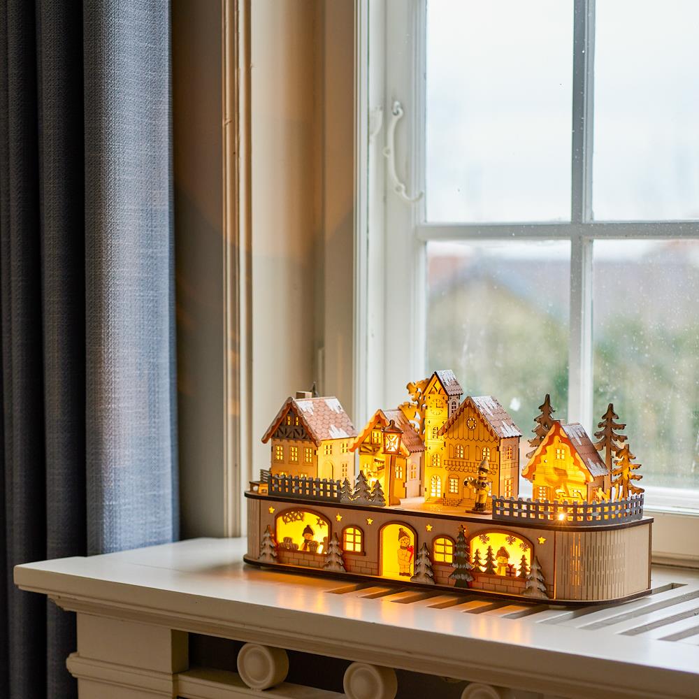 Bloomingville Norwich Deko mit Licht Natur Holz LED Weihnachtsdorf