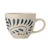 Bloomingville Heikki Tasse – blaue Steingut-Tasse mit geprägtem Muster, 240 ml