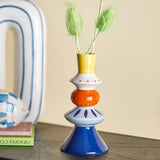 Bloomingville Kairi Deko Vase aus Steingut in Bunt D10 x H21 cm – skulpturale Vase fürs Wohnzimmer