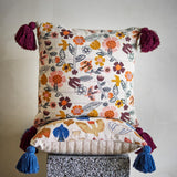 Bloomingville Vivielle Kissen 45x45 cm bunt - Baumwollkissen mit Blumenmuster & Quasten für Sofa