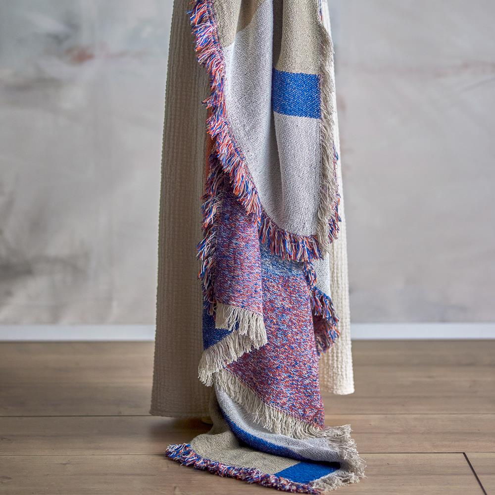 Bloomingville Clarita Decke bunt 160x130 cm aus recycelter Baumwolle – Wohndecke Kuscheldecke