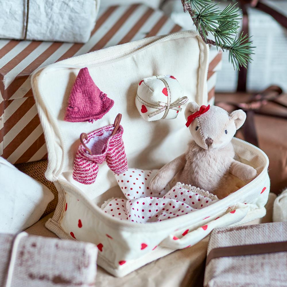 Bloomingville MINI Lara Puppe Bunt Baumwolle Spielpuppe mit Zubehör 6er Set