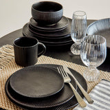 Bloomingville Neri Teller Schwarz – Steingut, Ø18 cm, skandinavisches Design mit Rillenstruktur