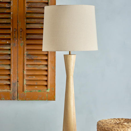 Bloomingville Leonor Stehlampe natur H130 cm aus Gummibaumholz – Stehleuchte für Wohnzimmer