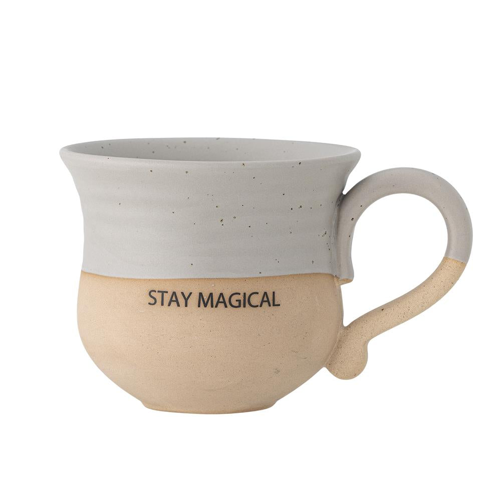 Bloomingville Claire Tasse aus Steingut in Grau mit Schriftzug „Stay magical“, große Kaffeetasse