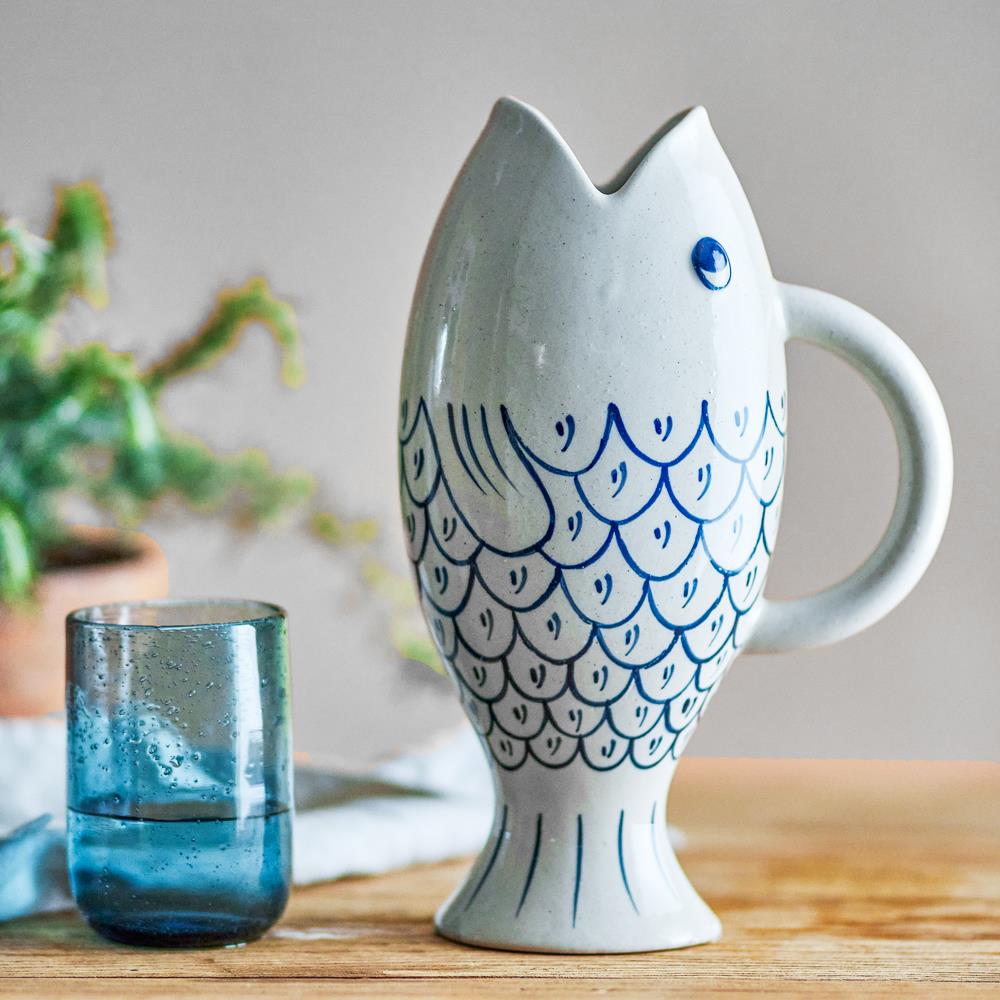 Bloomingville Eimy Krug blau - Fischkrug aus Steingut handbemalt für Küche & Tischdeko