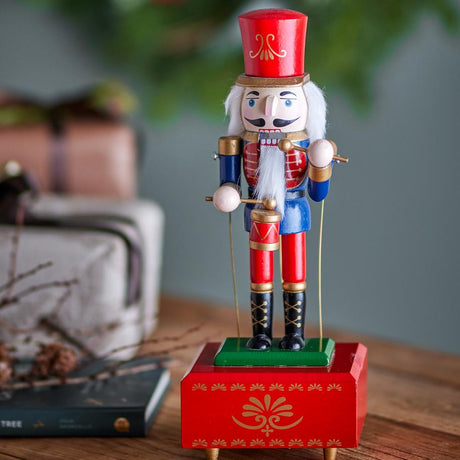 Bloomingville Waltz Spieluhr aus Kiefer in Rot – handbemalte Weihnachtsdeko mit Musik