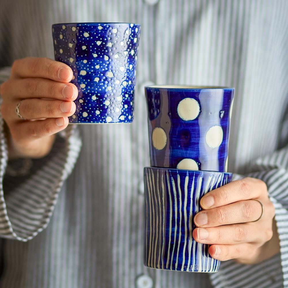 Bloomingville Minoa Tasse blau 190 ml aus Steingut – stapelbares 3er Set für Küche & Tischdeko