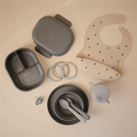 Mushie Lunchbox, Smoke, Brotdose mit Löffel und Gabel, BPA-frei