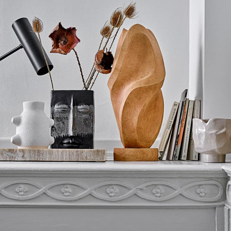 Bloomingville Birka Vase weiß L14 cm aus Keramik – dekorative Vase für Wohnzimmer & Tischdeko