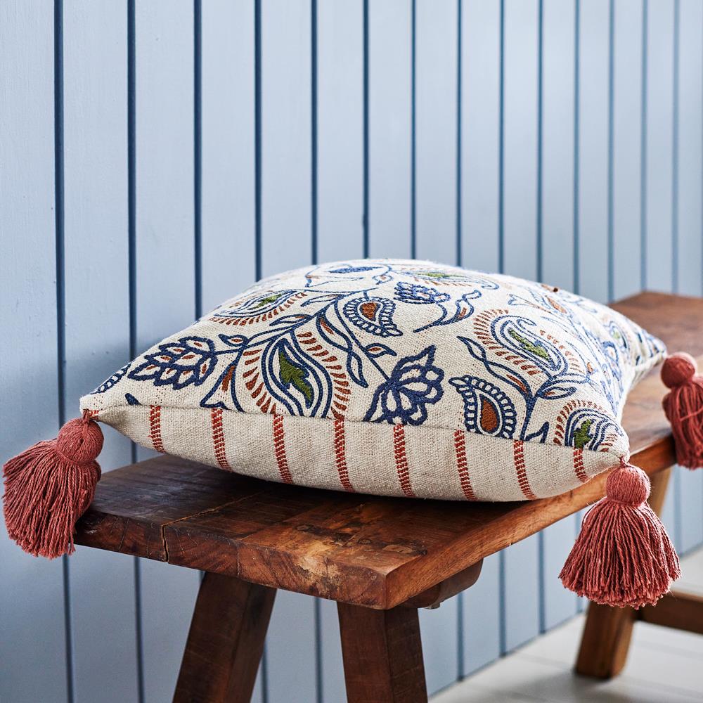 Bloomingville Paisley Kissen 45x45 cm bunt - Kissen aus recycelter Baumwolle mit Paisleymuster für Sofa