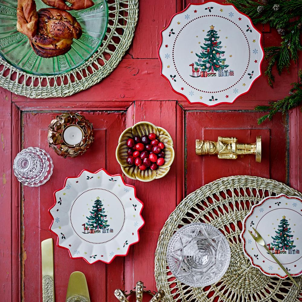 Bloomingville Naive Kuchenteller aus Keramik in Rot – Weihnachtsteller für Küche und Tischdeko