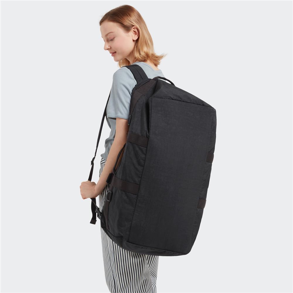 Kipling JONIS M, Mittelgroßer umwandelbarer Rucksack, Black Noir (schwarz), 62L, Sporttasche