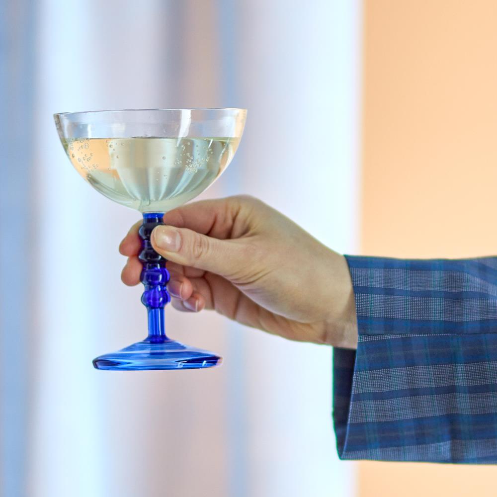 Bloomingville Noemi Cocktailglas aus Glas in Blau 230 ml – modernes Cocktailglas für Tischdeko