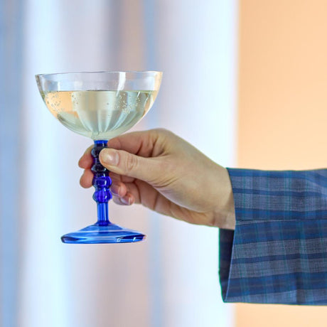 Bloomingville Noemi Cocktailglas aus Glas in Blau 230 ml – modernes Cocktailglas für Tischdeko