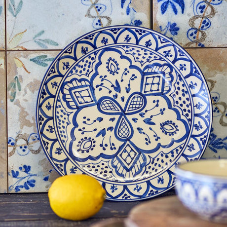 Bloomingville Karlie Teller blau aus Steingut – mediterraner Essteller für Küche & Tischdeko