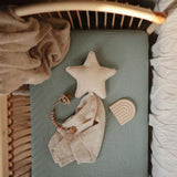 Mushie Extra weiches Musselin-Kinderbettlaken, Roman Green, 132x71cm Spannbettlaken