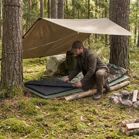 NILS CAMP Schlafsack Tarnfarbe-Grün - leichter Sommerschlafsack für Camping, Trekking & Outdoor