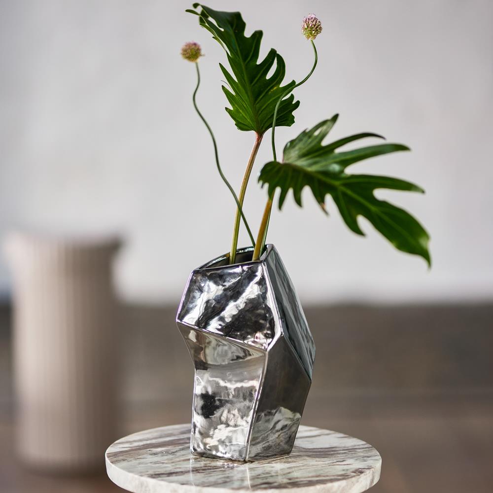 Bloomingville Dimona Vase silber - Steingut Vase modern skulptural für Wohnzimmer Deko Tisch