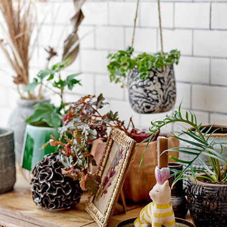 Bloomingville Moghis hängender Blumentopf braun aus Steingut – Pflanztopf für Balkon & Terrasse